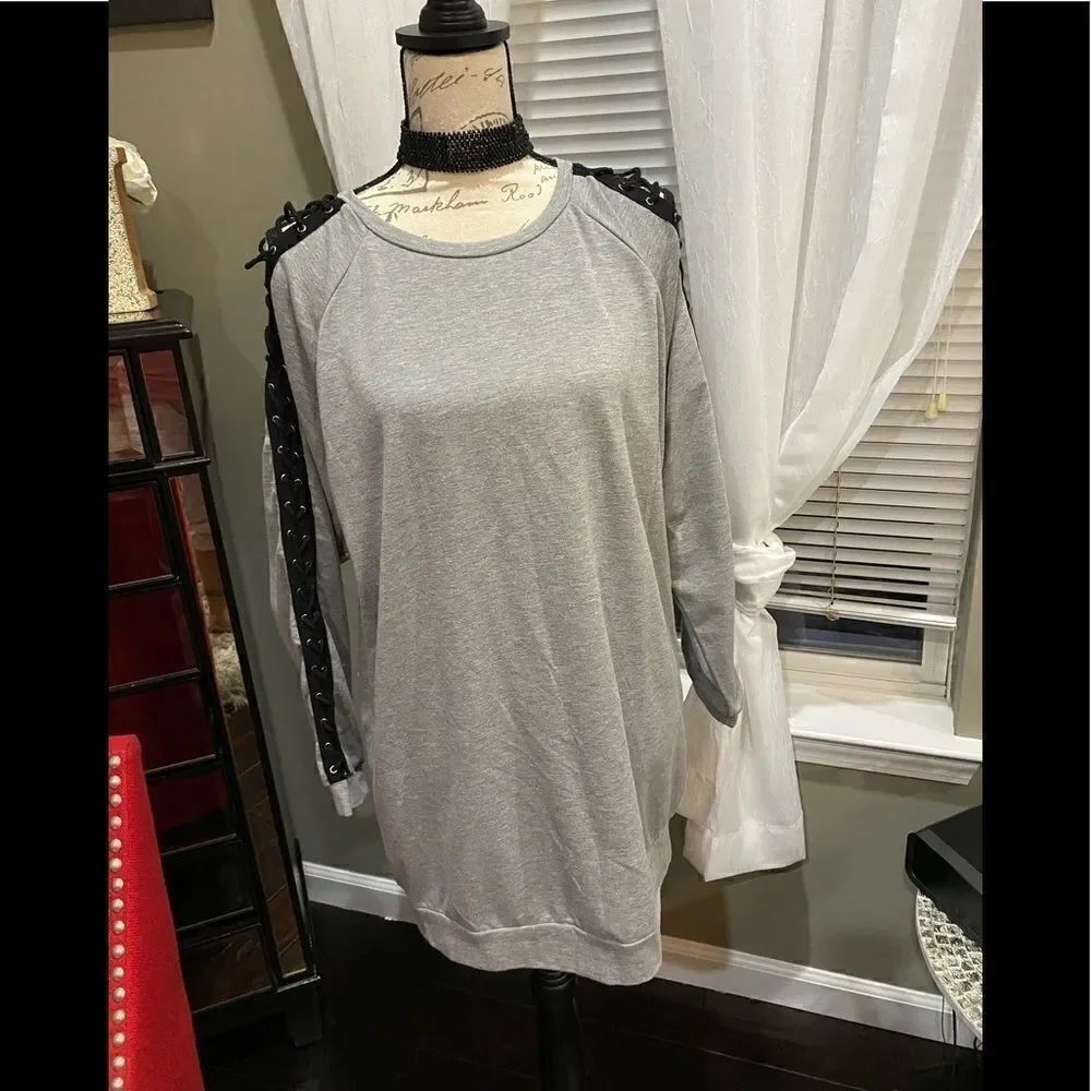 Gray sweater with black string sleeves